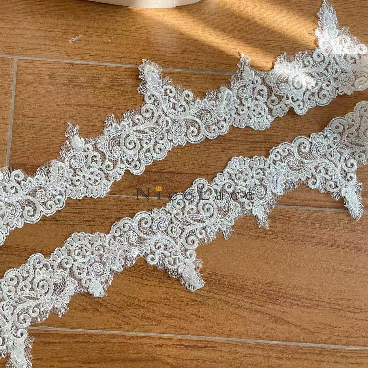 Wedding Water Supply - 1 Yard elfenbeinfarbene Stickerei-Spitze, exquisite bestickte